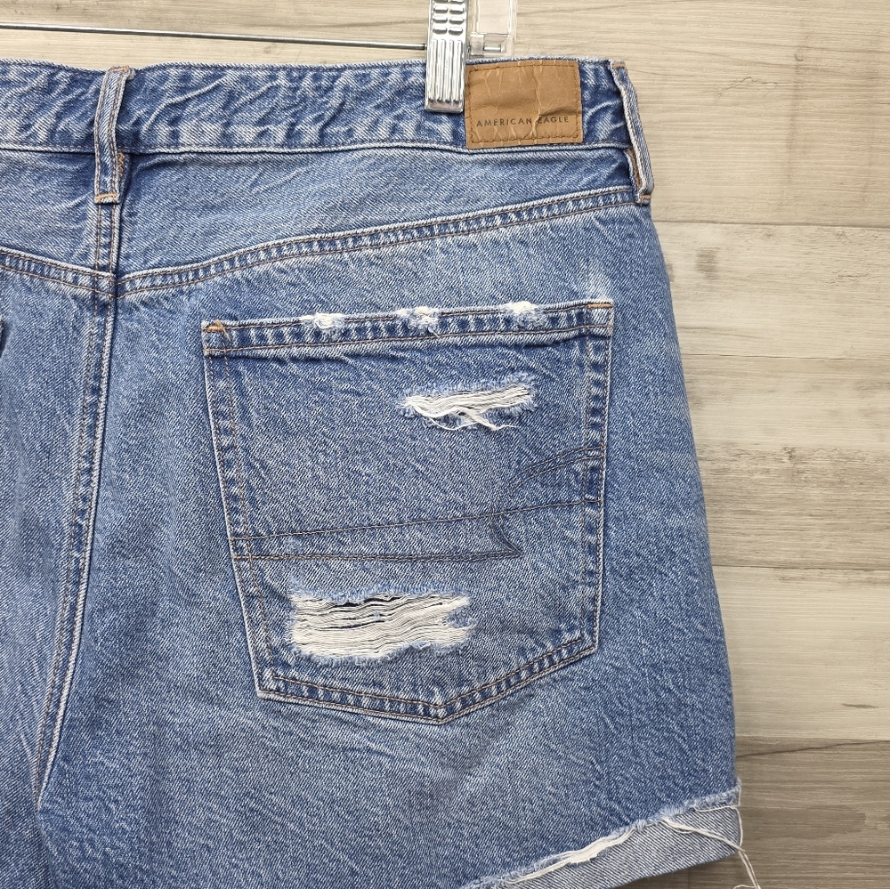 American Eagle Destroyed Medium Wash Tom Girl Shorts Womens Size 12 - Picture 6 of 15